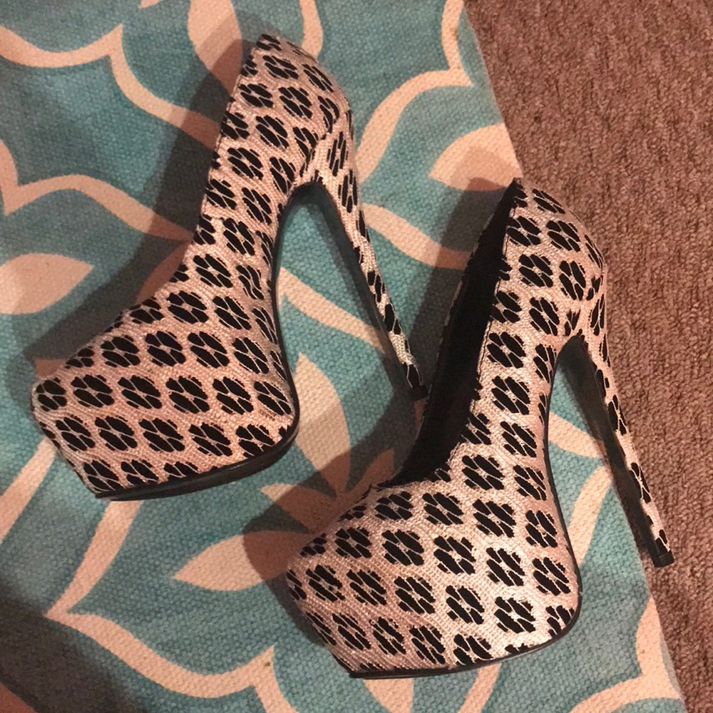 High heels - Picture 2 of 3